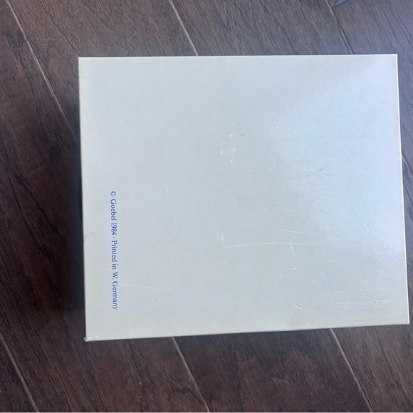 HUMMEL Goebel 50 Yr Jubilee The Love Lives On. Original Box. - Picture 4 of 8